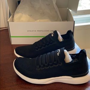 Brand New APL Techloom Breeze size 7 - Black